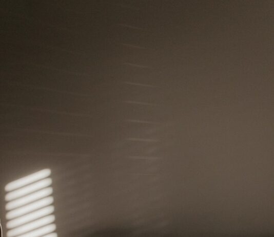 정신 건강을 위한 자기 관리법 sunlight inside bed