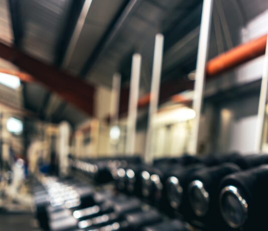 인구감소지역 이주 문화·체육시설 근로자에도 정착비 지원 dumbbells on floor