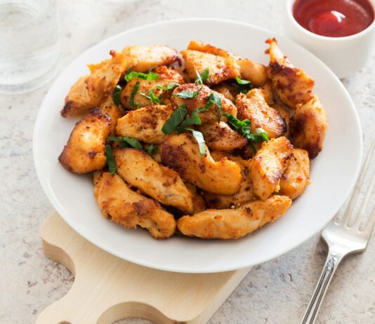 가을철 건강한 다이어트를 위한 운동과 식단 전략 a plate of food