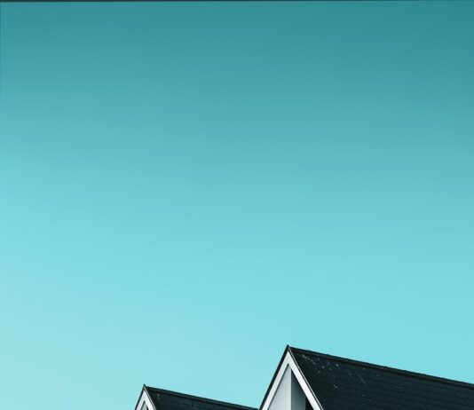 공공참여 모아주택 10곳 선정…전체 21곳 중 절반 white and black building during daytime