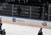 면역력을 키우는 겨울 운동 ice hockey players on ice hockey field