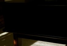 독감 유행 시 건강을 지키는 필수 체크리스트 a white air conditioner sitting under a table