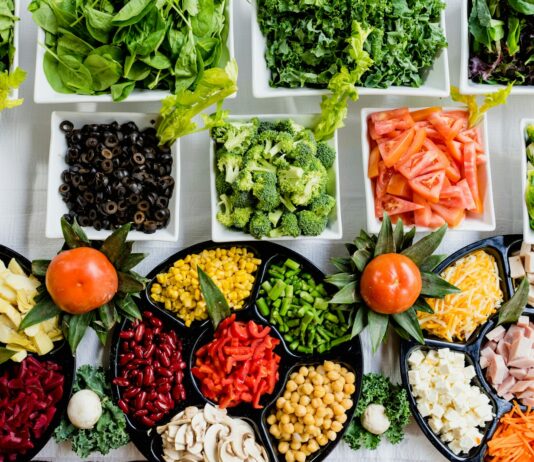 건강한 식단, 일상에서 실천하는 작은 변화가 만들어내는 큰 차이 macro shot of vegetable lot